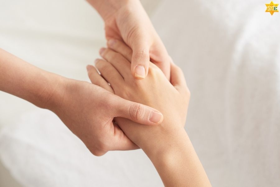 Sơ đồ và cách bấm 14 huyệt trên bàn tay trị bệnh tại nhà