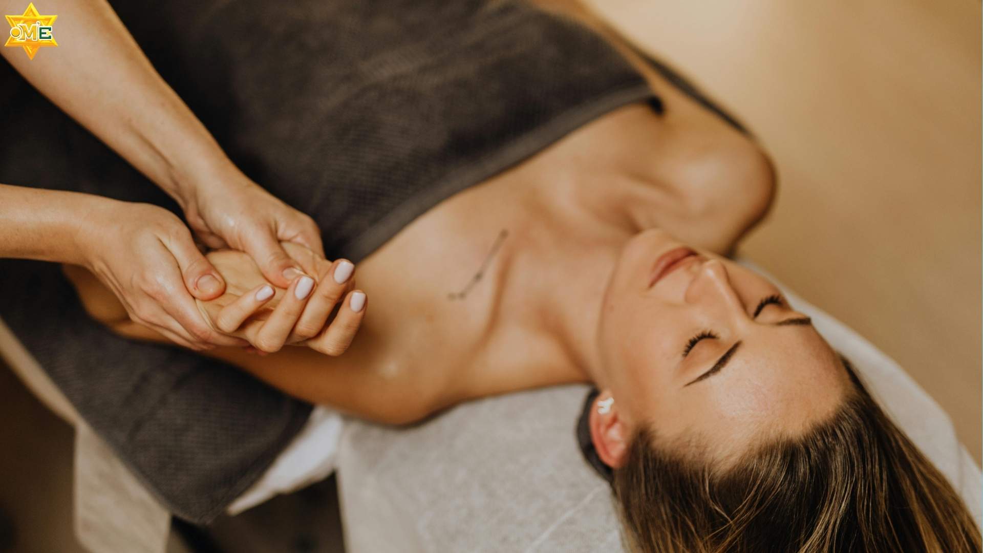 Hướng Dẫn Massage Bàn Tay Cải Thiện Sức Khỏe Tại Nhà